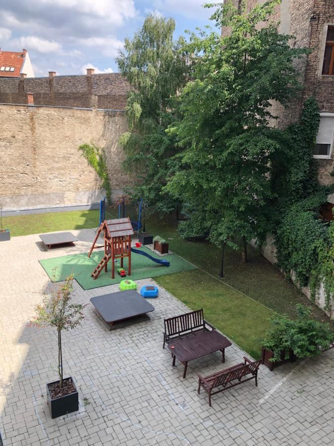 Large Apartment With Garage And Terrace บูดาเปสต์ ภายนอก รูปภาพ